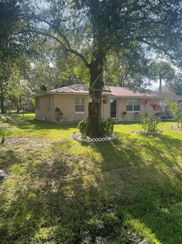 7407 Deland Ave, Fort Pierce, FL 34951-1498