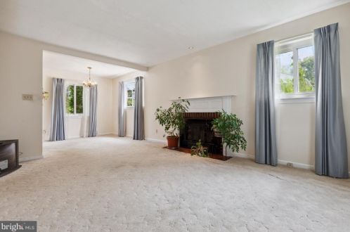 3247 Holly Hill Dr, Falls Church, VA 22042-3660