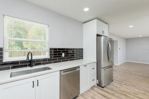 5476 Lk Le Clare Rd, Lutz FL  33558-8013 exterior