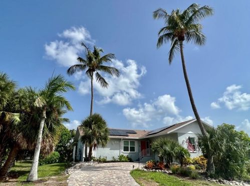 1350 Merrimac Ave, Marco Island, FL 34145-3928