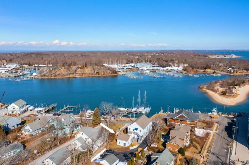 103 Sterling St, Greenport, NY 11944-1435