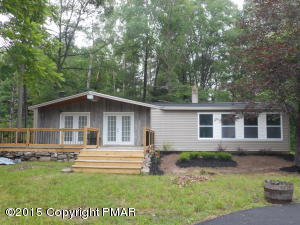 209 Devils Hole Rd, Cresco, PA 18326-7151