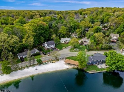 9 Woodside Dr, West Milford Lakes NJ  07480-4246 exterior