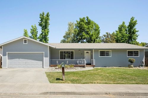 758 19th St, Lakeport, CA 95453-3509