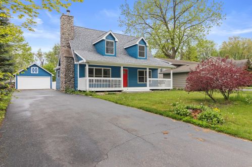 955 115th St, Kenosha, WI 53158-5223
