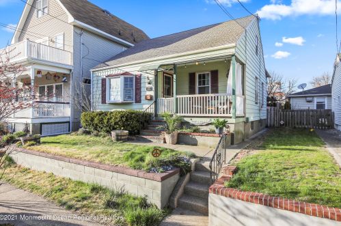 121 Franklin Ave, Ocean Grove, NJ 07756-1037