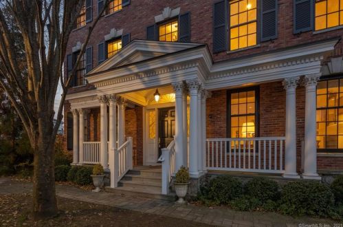 51 Elmwood Dr, Southport CT  06890-1391 exterior