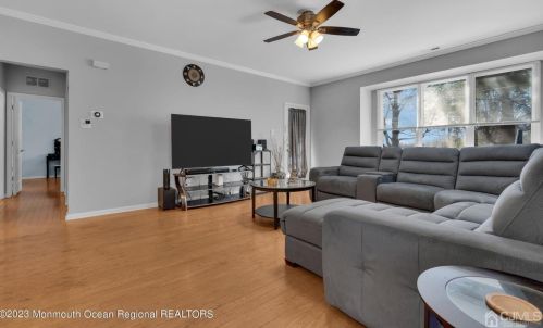 203 Commons At Kingswood Dr, East Brunswick NJ  08816-5209 exterior