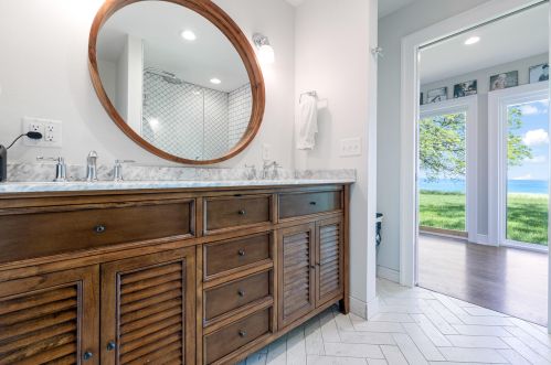 13328 Lakewood Dr, Thiensville WI  53097-2409 exterior