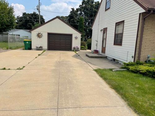 1603 Delores St, Green Bay, WI 54304-3342