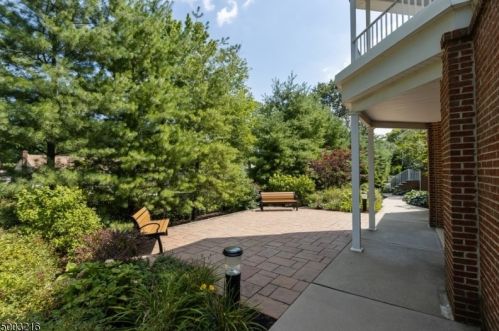125 Chestnut Ct, Garwood, NJ 07027-1700