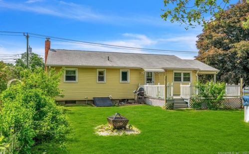 35 Keeney St, Manchester CT 06040-7054 exterior