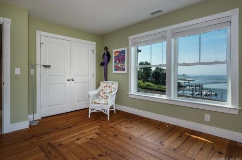 20 Jordan Cove Rd, Waterford CT  06385-3227 exterior