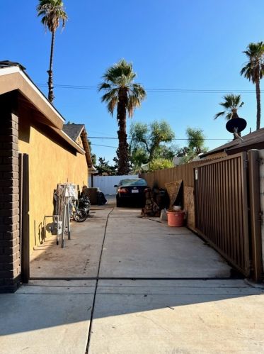 2242 Carlton Pl, Riverside CA  92507-5807 exterior