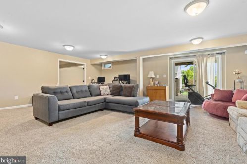 32 Black Forest Ln, Lovettsville VA  20180-8506 exterior