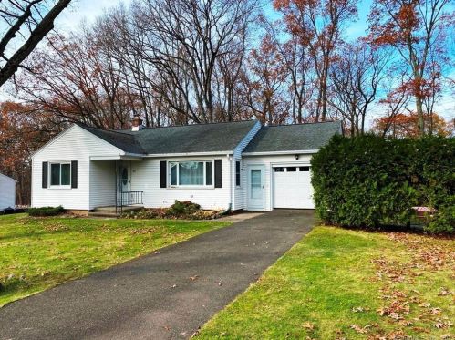 90 Pineridge Dr, Waterbury CT  06716-3134 exterior