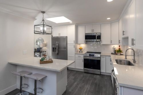 1130 St Francis St, Redwood City, CA 94061-2221