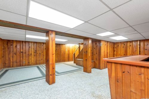 2 Oak Dr, New Hyde Park NY  11040-3315 exterior