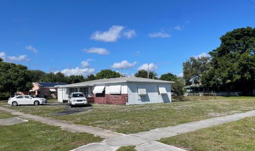 607 Evergreen Dr, West Palm Beach, FL 33403-3207