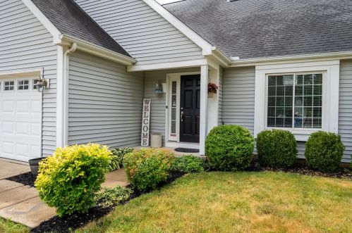 240 Leawood Dr, Delaware, OH 43015-2273