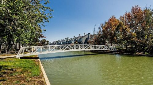 711 Portwalk Pl, Redwood City CA  94065-1811 exterior