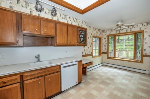 4 Eunice Ln, Thornwood NY  10594-1901 exterior