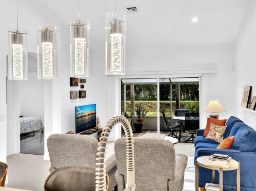 6090 Lake Hibiscus Dr, Delray Beach FL  33484-4617 exterior