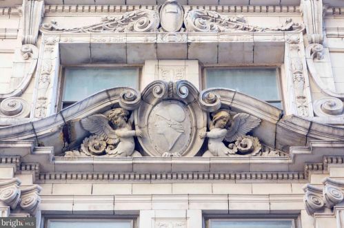 235 15th St, Philadelphia, PA 19102-5025