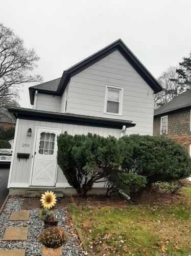 293 Spruce St, Manchester, CT 06040-6204