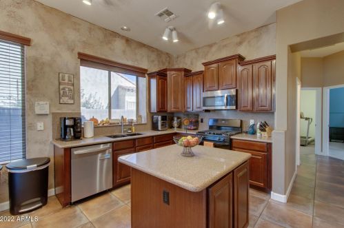 526 Swallow Ln, Gilbert, AZ 85234-7924