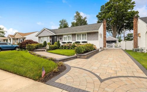 3635 Centerview Ave, North Wantagh, NY 11793-2711