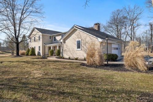 48 Johanna Farms Rd, East Amwell Township, NJ 08551-2006