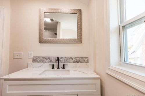 46 Sander St, United States Coast Guard Ac CT  06320-3320 exterior