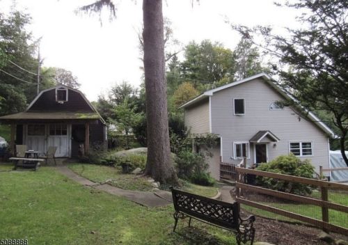 10 C St, Skyline Lakes, NJ 07456-1001