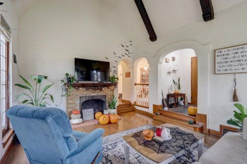 2401 79, Milwaukee WI 53219-1717 exterior