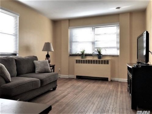 155-41 84th St, Jamaica, NY 11414-2416
