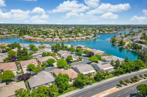 9493 Emerald Cove Ln, Elk Grove CA  95758-3612 exterior