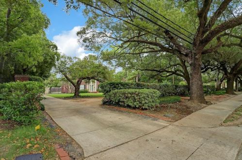 4506 Bellaire Blvd, Bellaire, TX 77401-4201