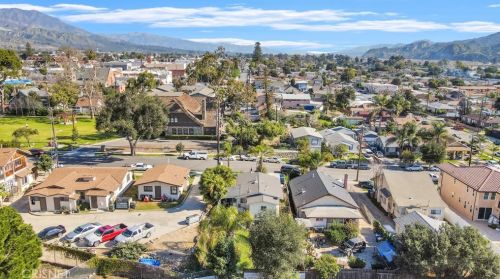 128 7th St, Santa Paula CA  93060-2616 exterior