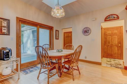 223 Castlewood Dr, Kensington CT  06037-2951 exterior