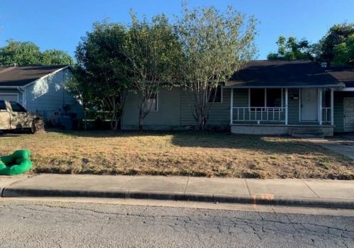 1805 Crestwood Dr, Victoria, TX 77901-3547