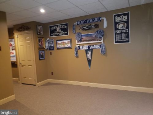 4260 Wyndemere Cir, Schnecksville PA  18078-3527 exterior