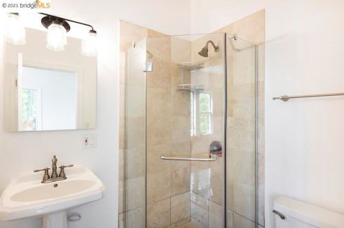 1790 Goss St, Oakland CA 94607-1165 exterior