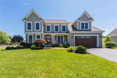 3933 Charing Cross, Canandaigua, NY 14424-8252