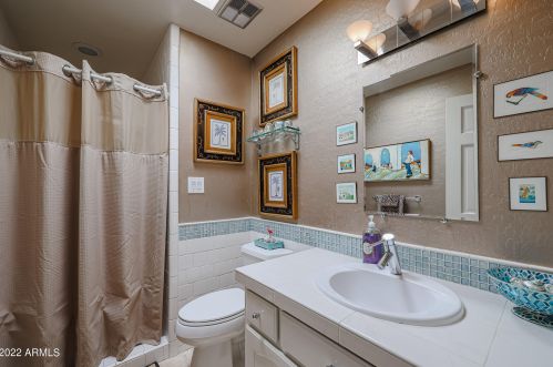 1029 Cactus Wren Dr, Phoenix AZ 85051-8187 exterior