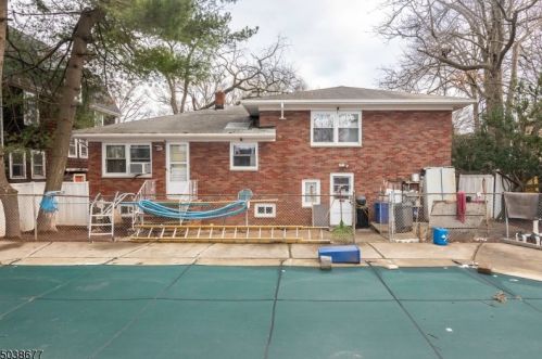 211 5th Ave, Roselle, NJ 07203-2149
