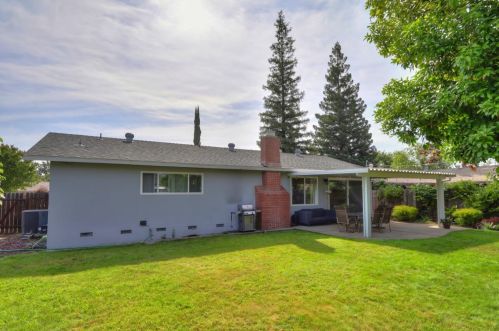 10655 Valley View Dr, Rancho Cordova CA  95670-2468 exterior