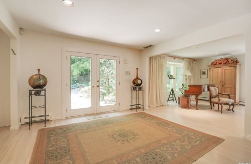 17 Durham Dr, Huntington Station, NY 11746-5310