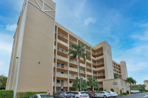 6866 Huntington Ln, Delray Beach, FL 33446-3001