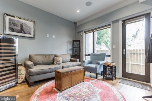 310 Fairmount Ave, Philadelphia PA  19123-2931 exterior